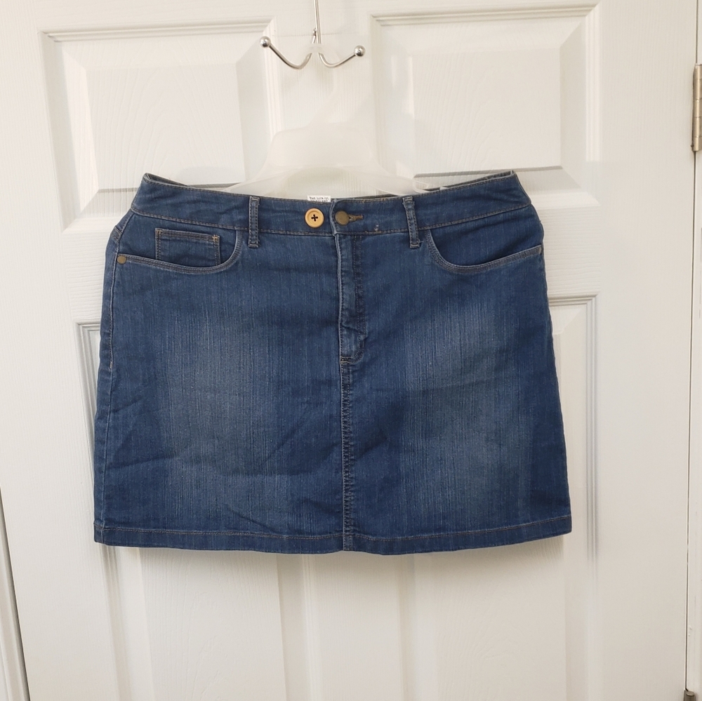 Croft & Barrow, classic fit, stretch skort, denim skort, size 10 - Picture 2 of 15